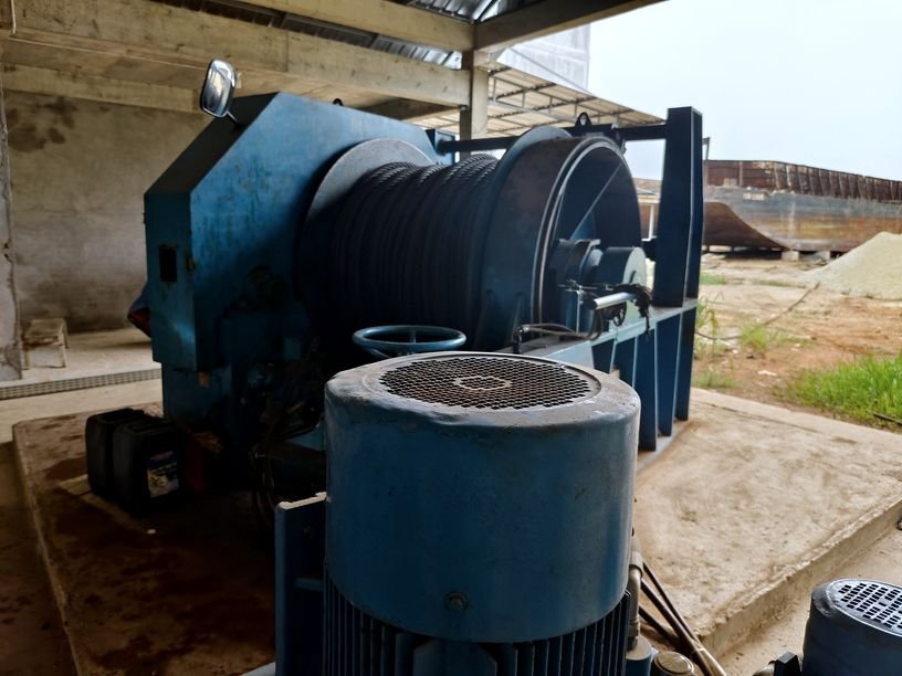Hydraulic towing winch 30 ton