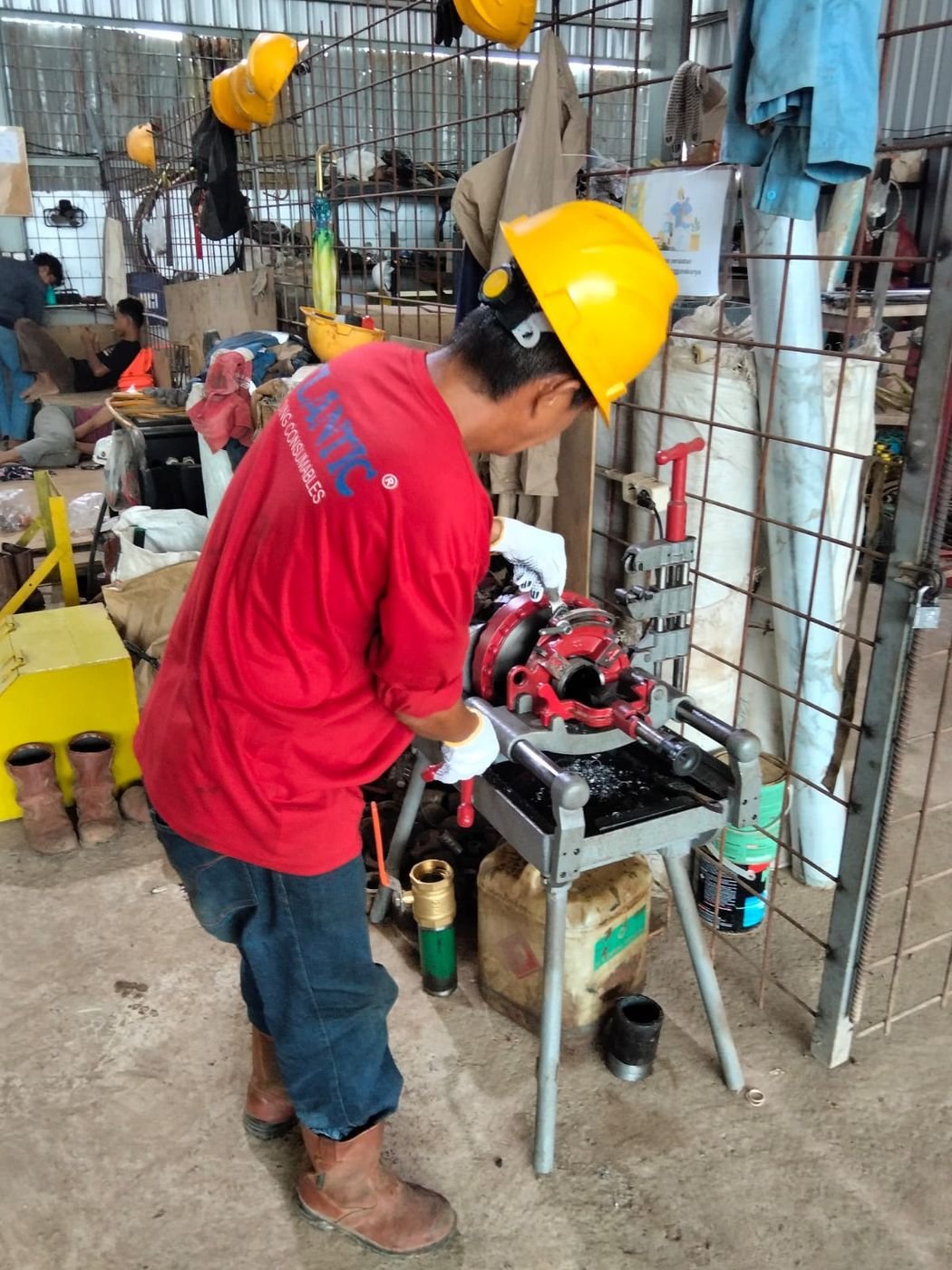 Pekerjaan di dalam workshop